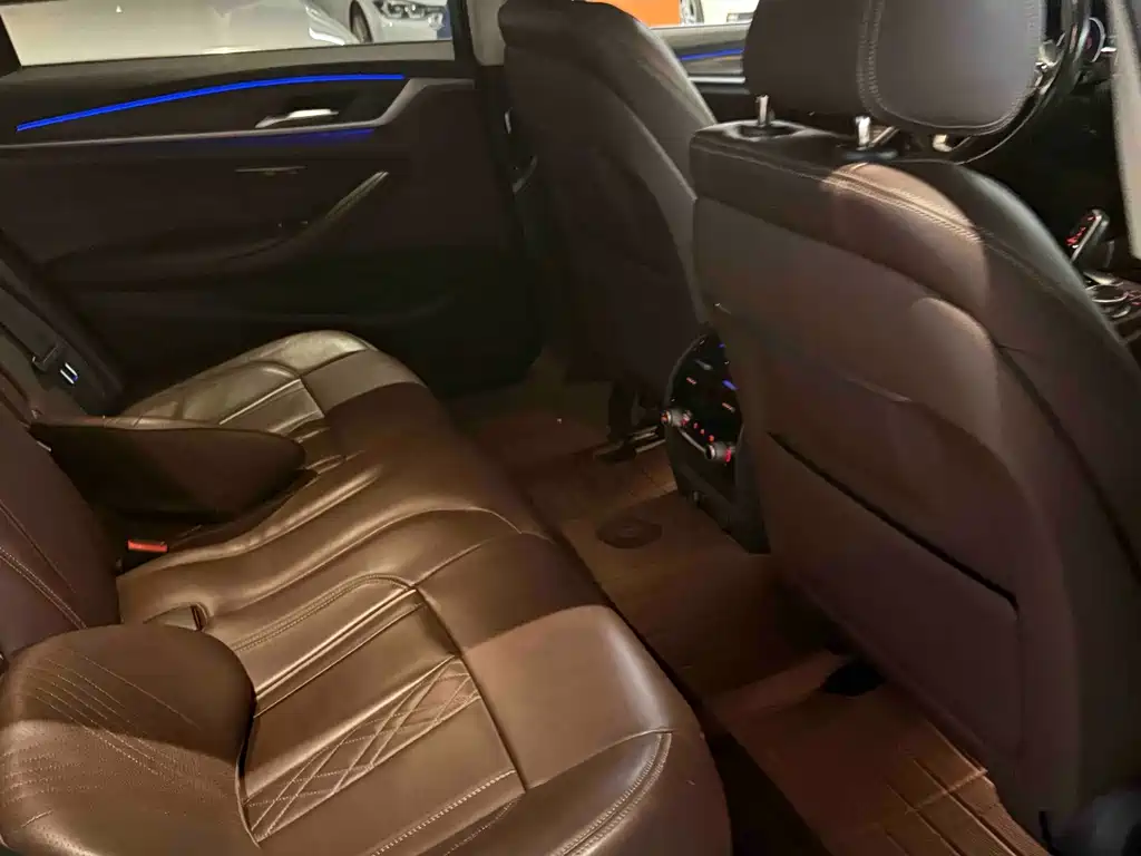BMW 5 Series New Energy 2019 — фото 17