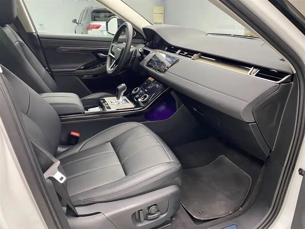 Land Rover Evoque 2023 — фото 12