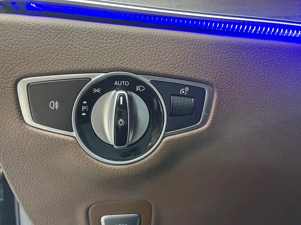 Mercedes-Benz E-Class 2022 — фото 25