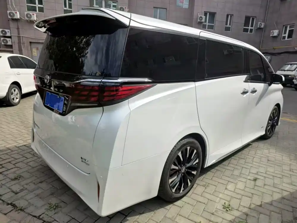 Toyota Alphard 2024 — фото 12