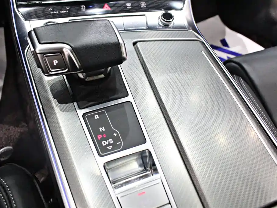 Audi A6L 2023 — фото 8