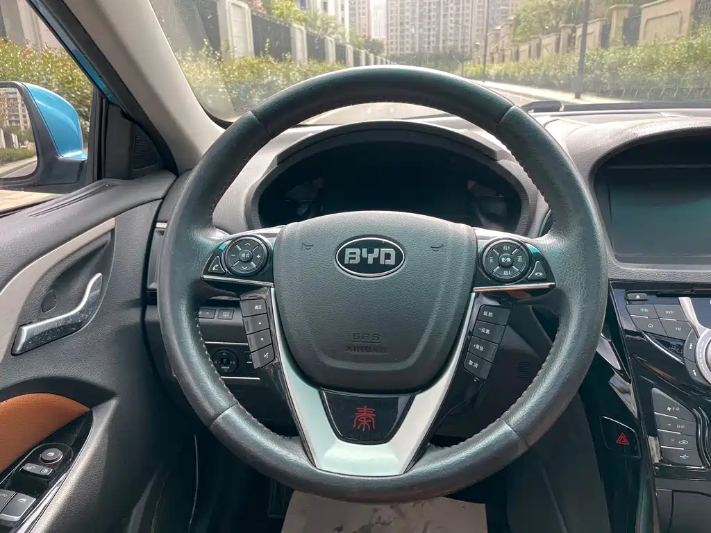 BYD Qin NEV 2016 — фото 13