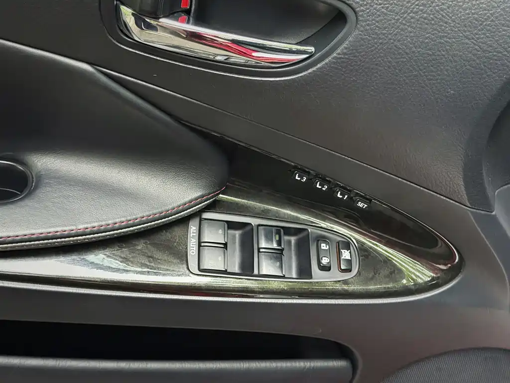 Lexus GS 2011 — фото 24