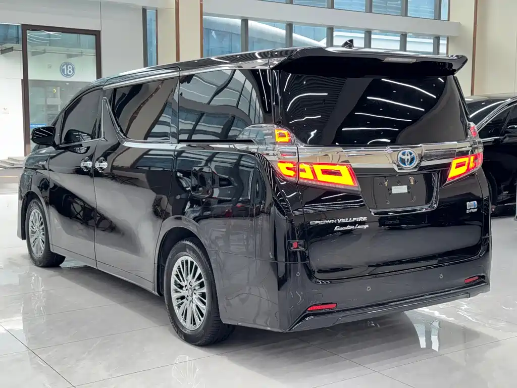 Toyota Vellfire 2021 — фото 12