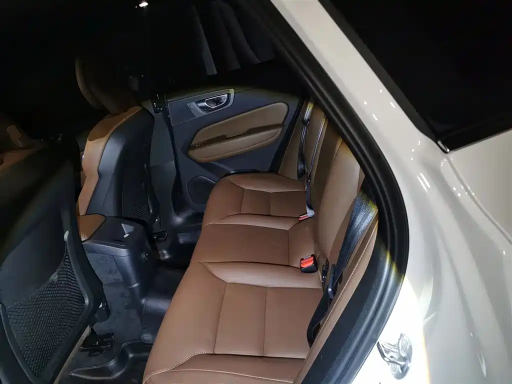 Volvo XC60 PHEV 2023 — фото 18