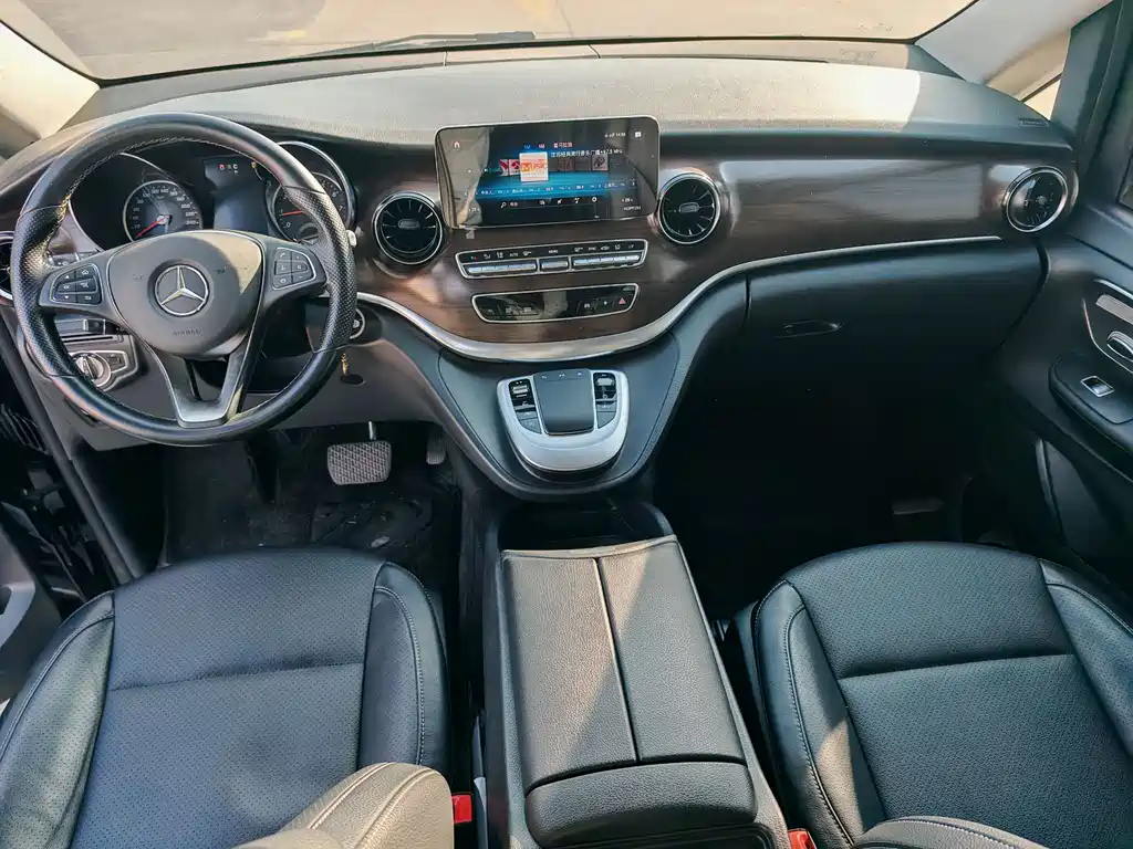 Mercedes-Benz V-Class 2021 — фото 15
