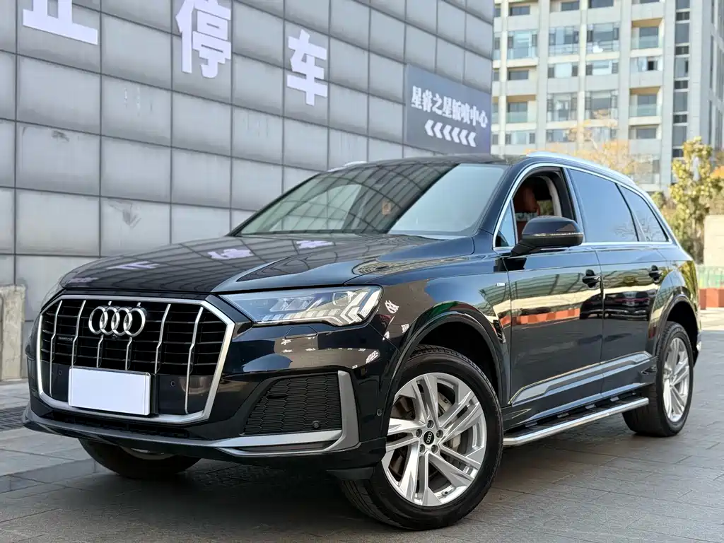 Audi Q7 2021 — фото 1