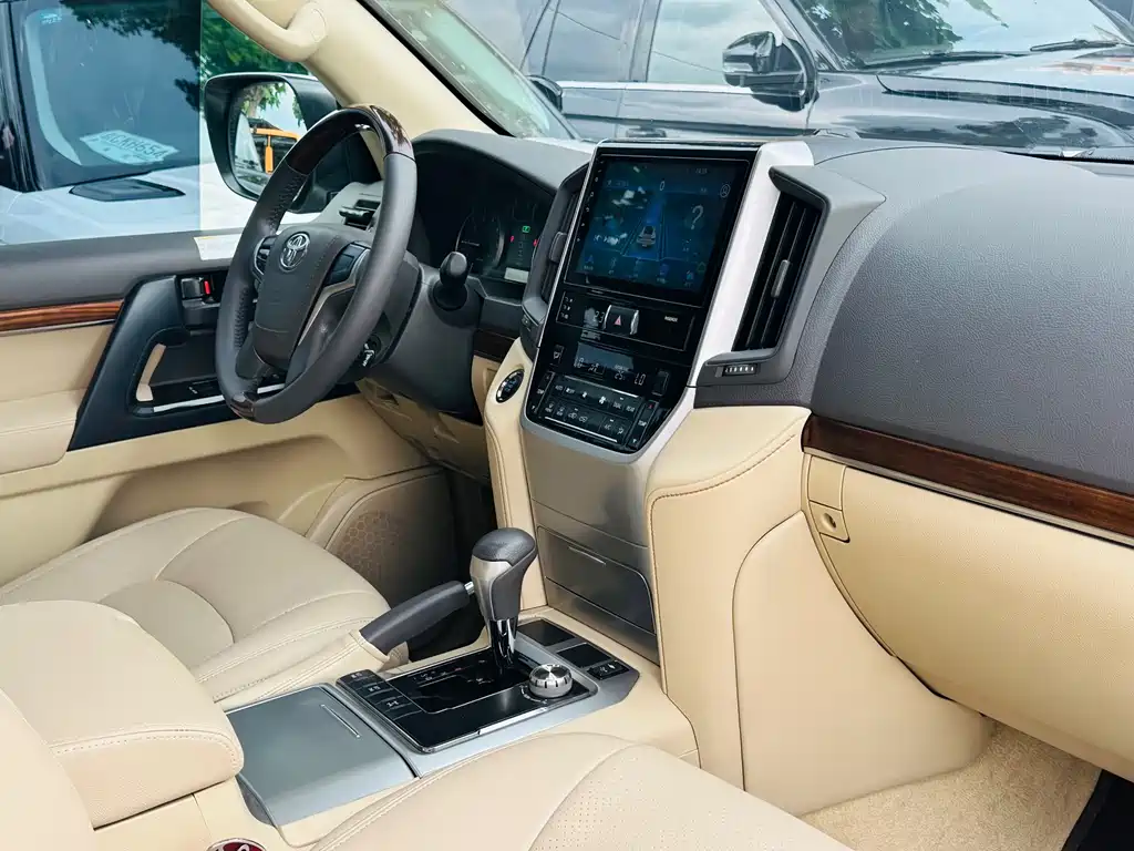 Toyota Land Cruiser 2017 — фото 26