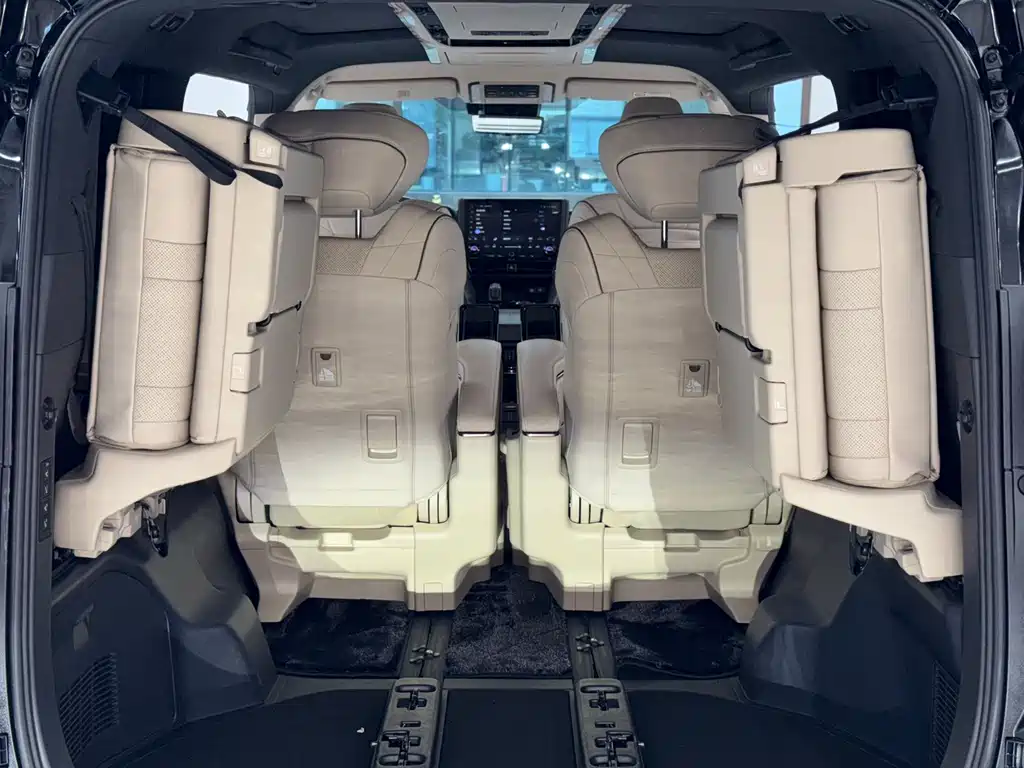 Toyota Vellfire 2023 — фото 11