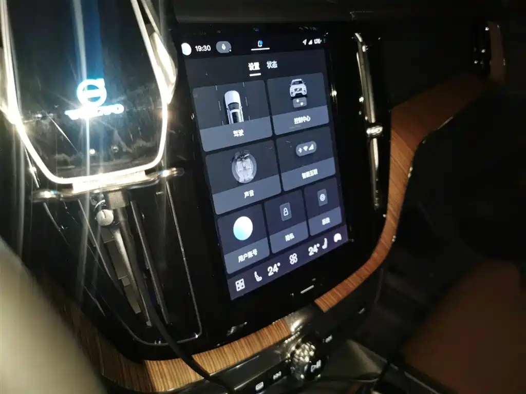 Volvo XC60 PHEV 2023 — фото 14