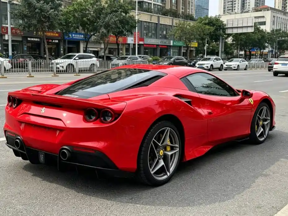 Ferrari F8 2021 — фото 2