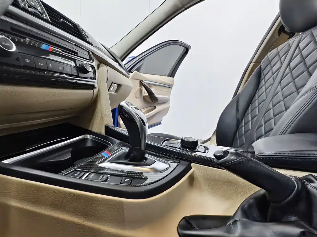 BMW 3 Series 2015 — фото 12