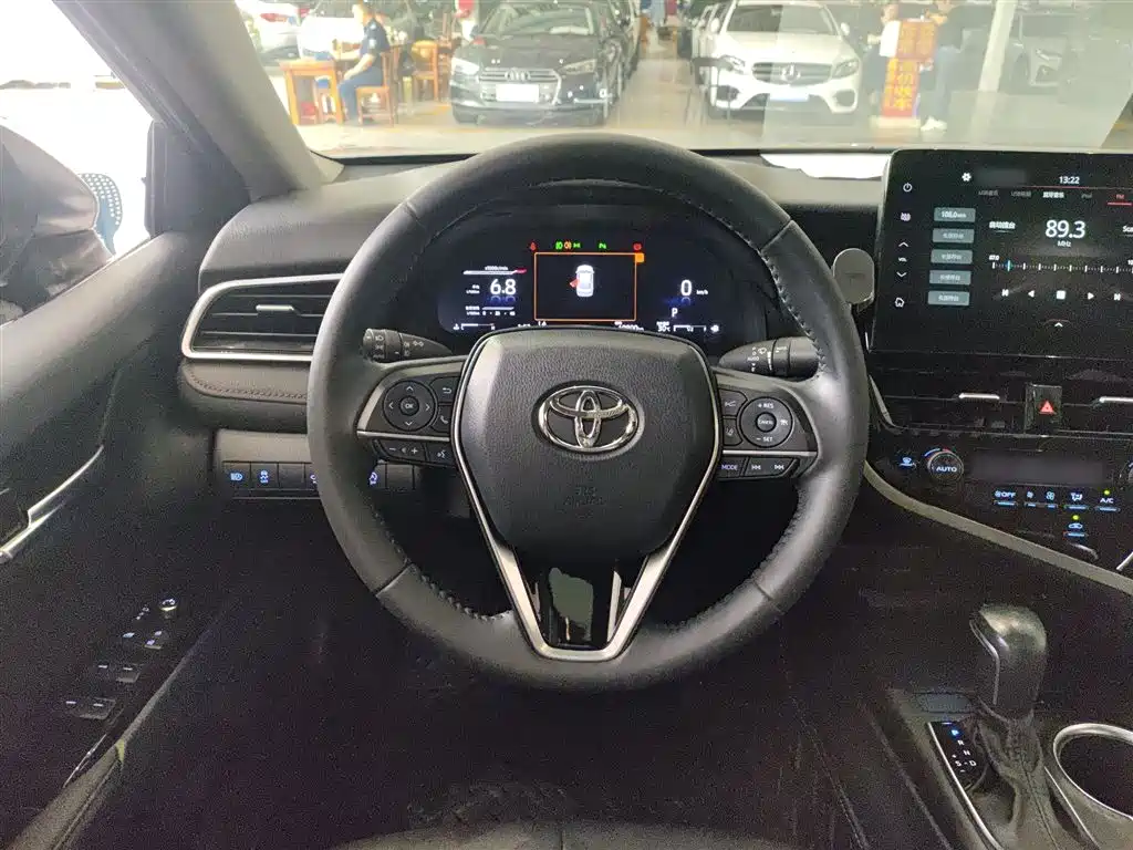 Toyota Camry 2022 — фото 11