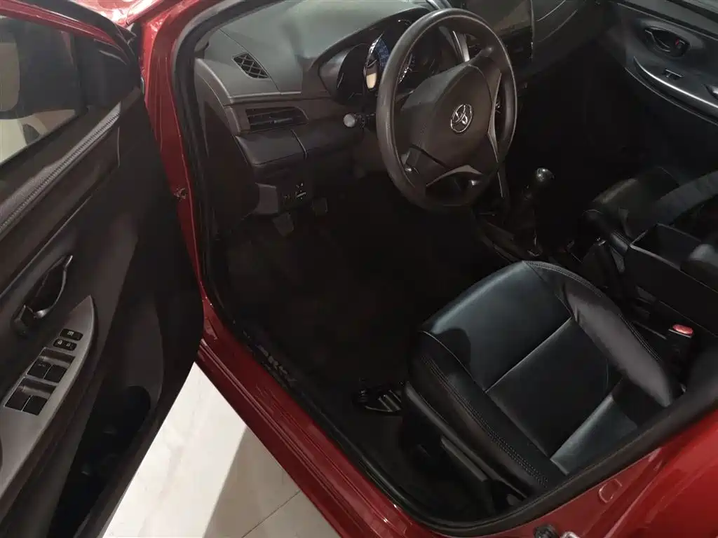 Toyota Yaris L 2014 — фото 12