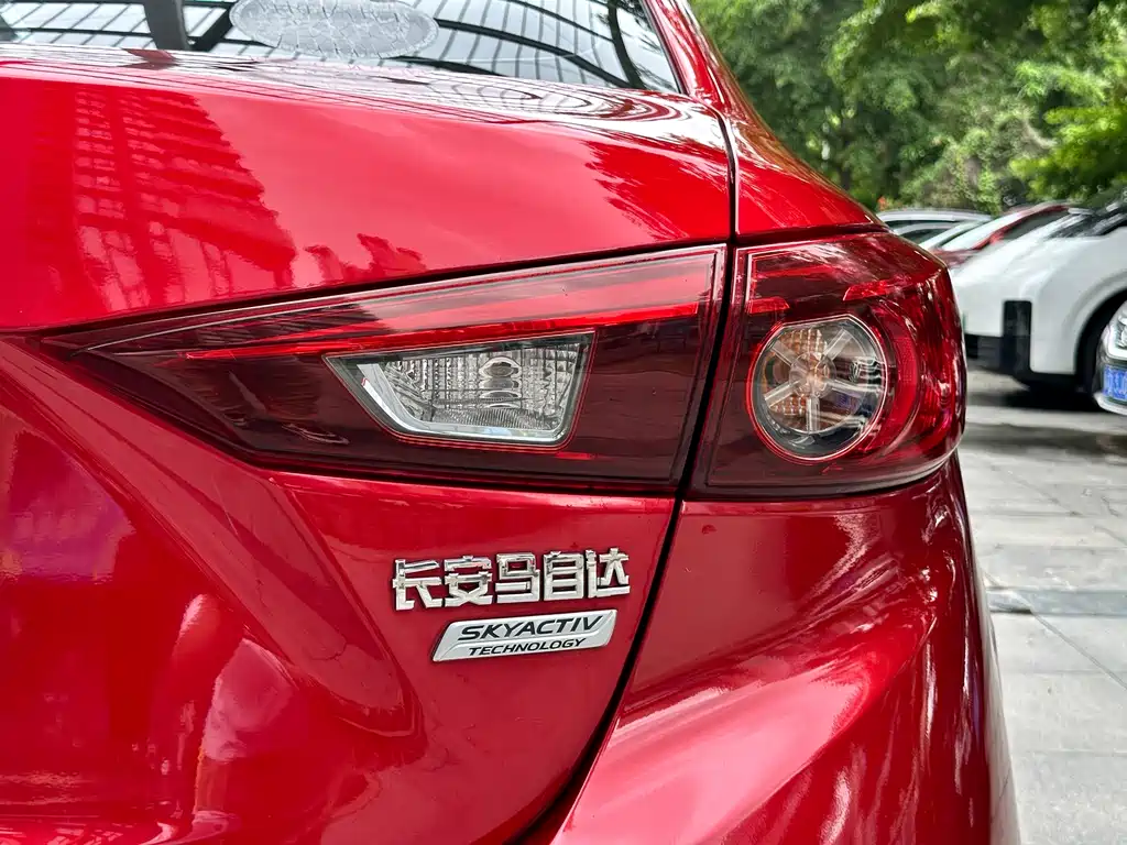 Mazda 3 Axela 2017 — фото 18
