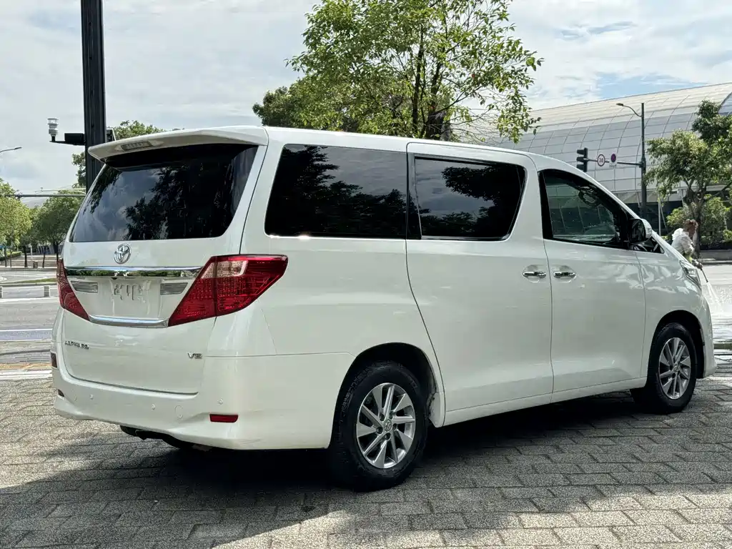 Toyota Alphard 2012 — фото 6