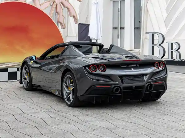 Ferrari F8 2022