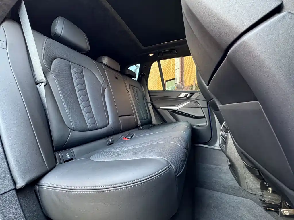 BMW X5 M 2025 — фото 15