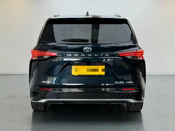 Toyota Granvia 2023