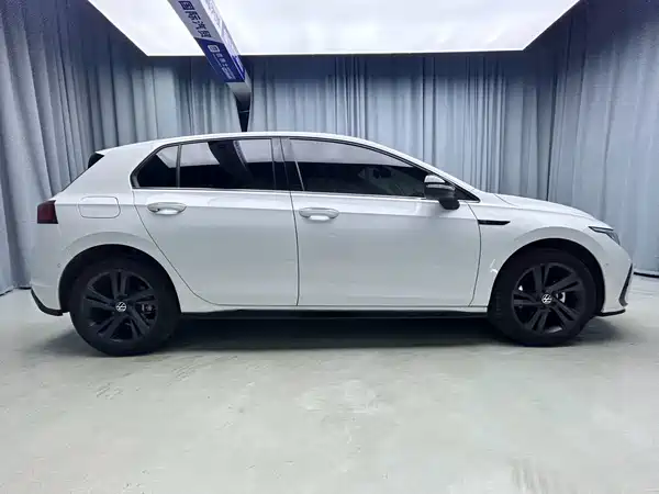 Volkswagen Golf 2023