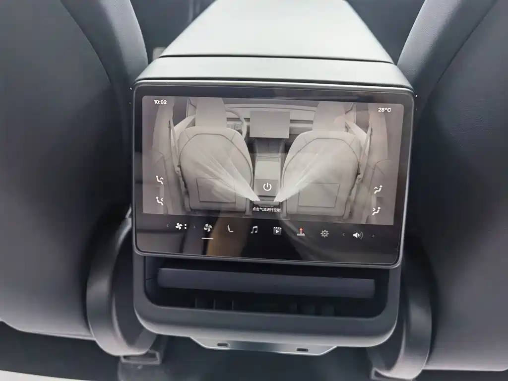 Tesla Model Y 2025 — фото 18