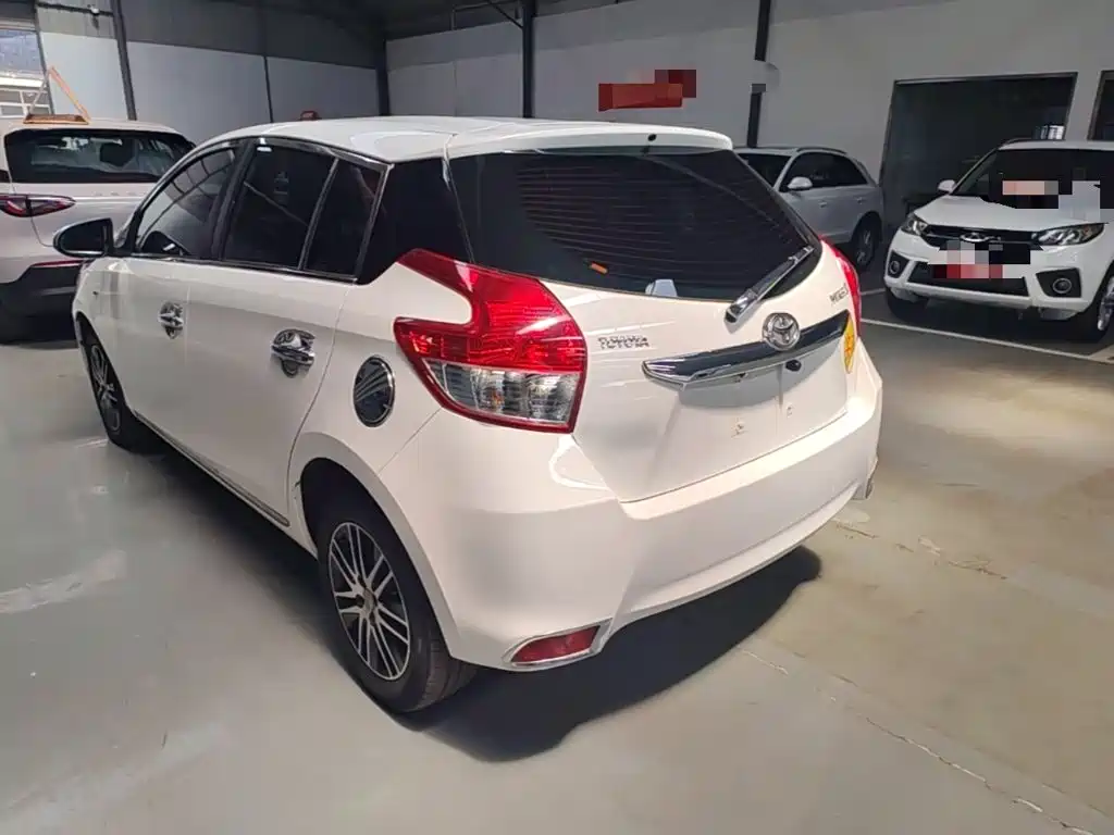 Toyota Yaris L 2015 — фото 5