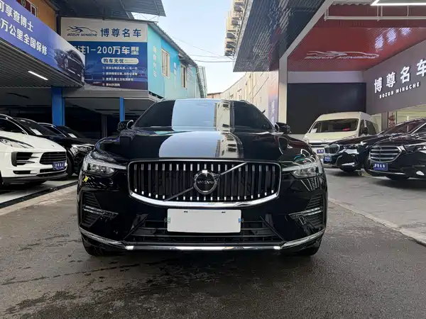 Volvo XC60 2025
