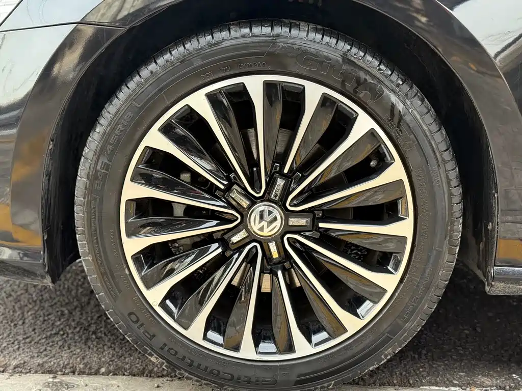 Volkswagen Passat 2017 — фото 11