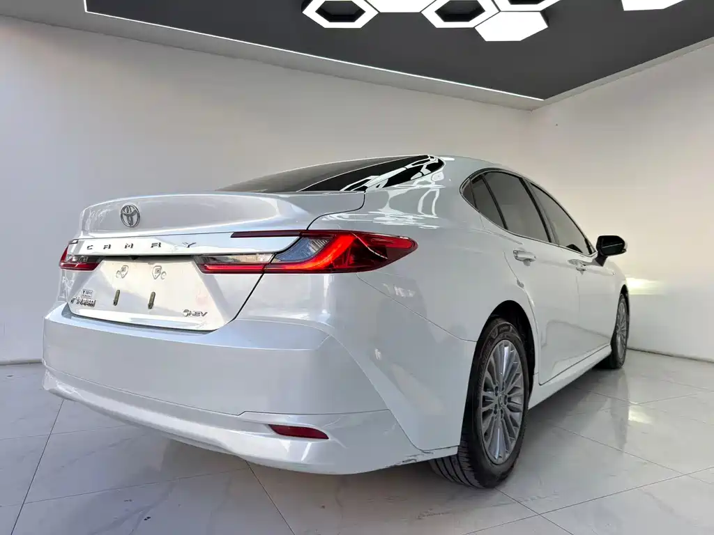 Toyota Camry 2025 — фото 3