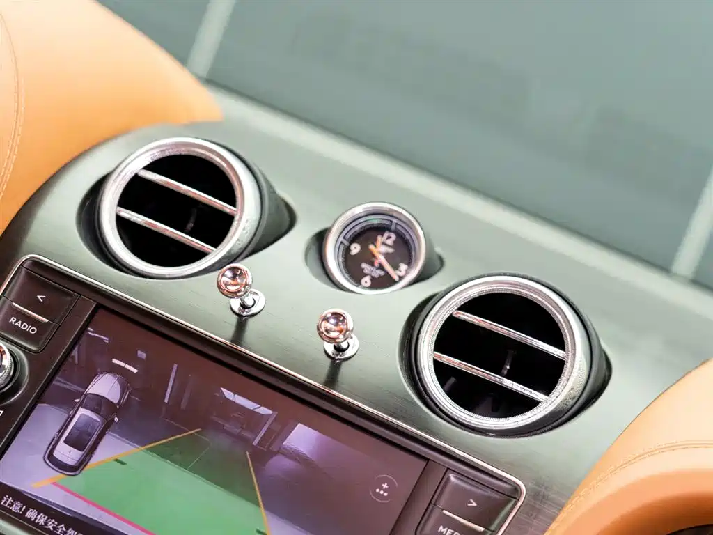 Bentley Bentayga 2018 — фото 19