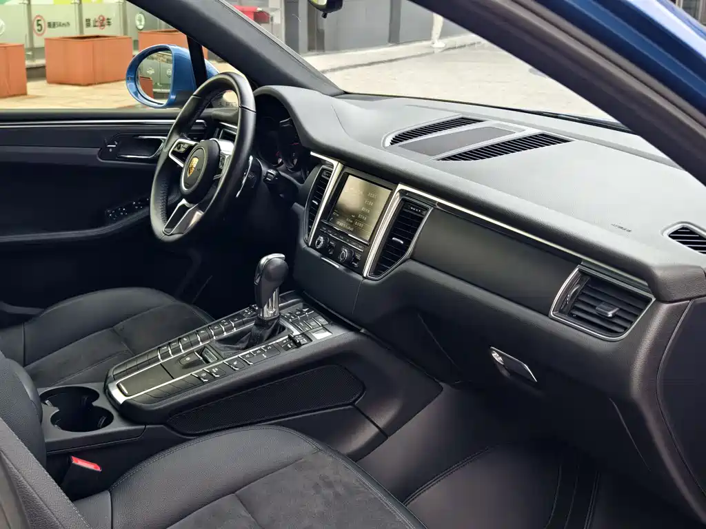 Porsche Macan 2016 — фото 14