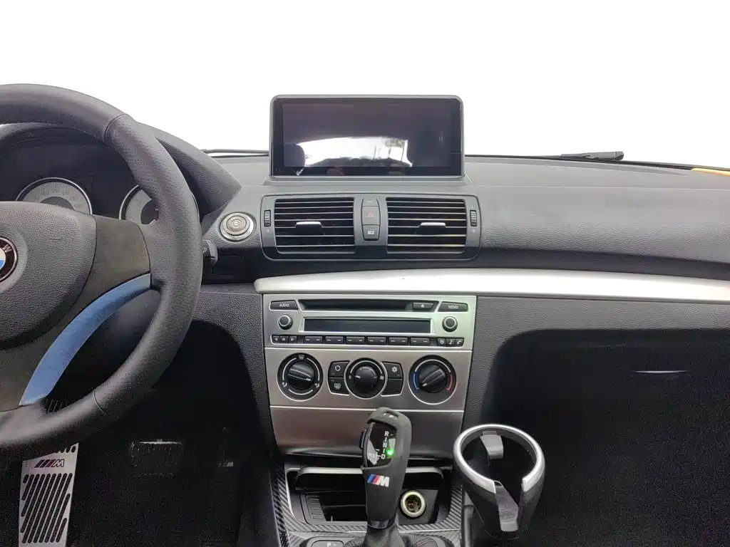 BMW 1 Series 2011 — фото 12