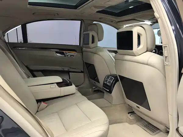 Mercedes-Benz S-Class 2010