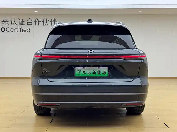 NIO ES8 2023
