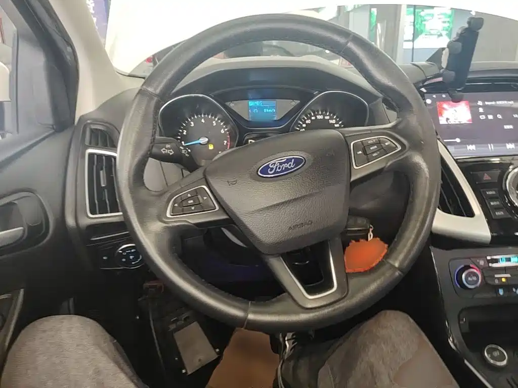 Ford Focus 2016 — фото 11