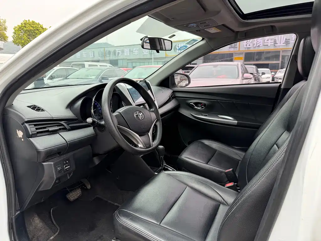 Toyota Yaris L 2018 — фото 7