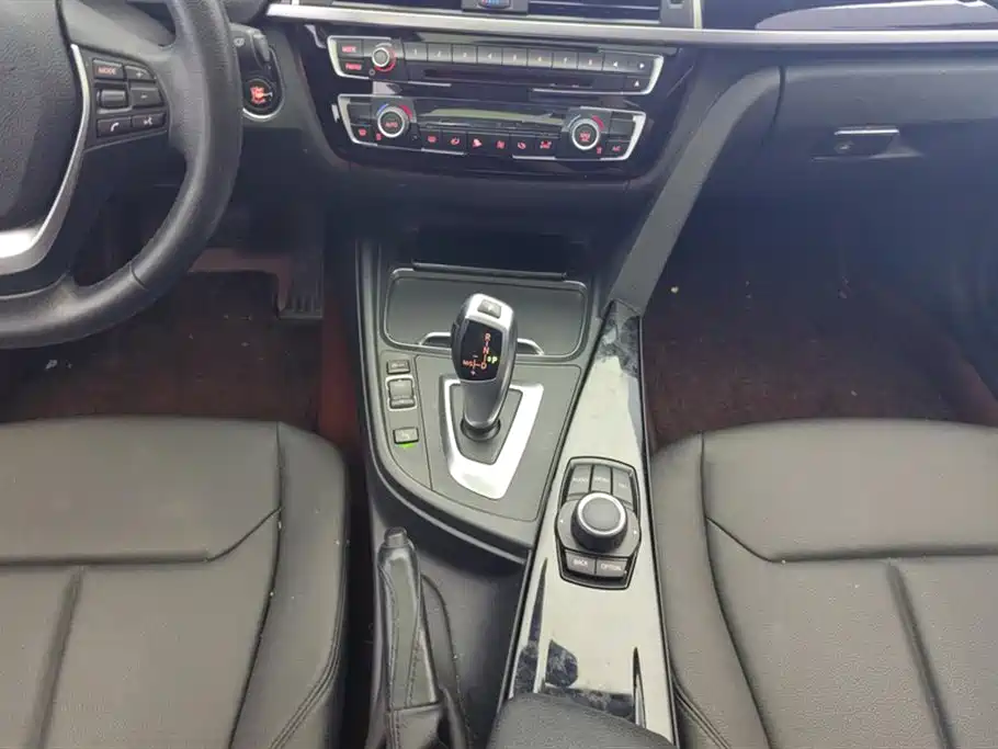 BMW 3 Series 2017 — фото 16