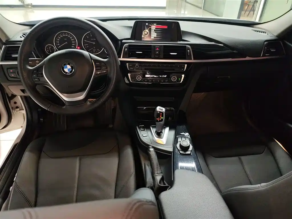 BMW 3 Series 2017 — фото 9