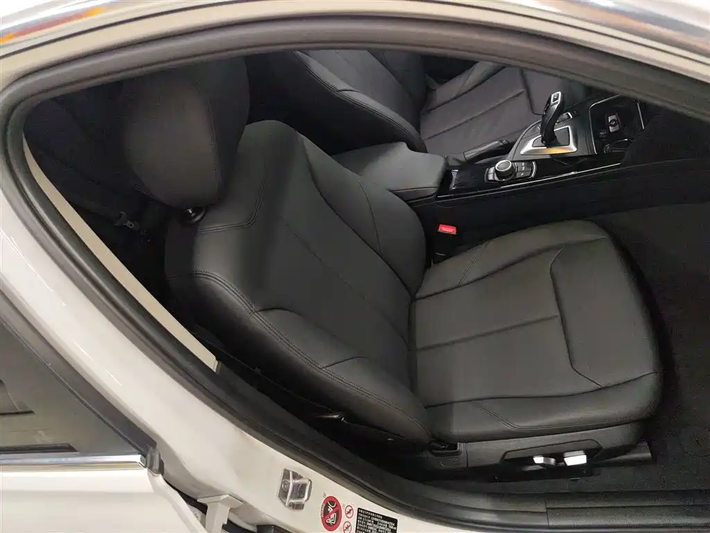 BMW 3 Series 2017 — фото 19