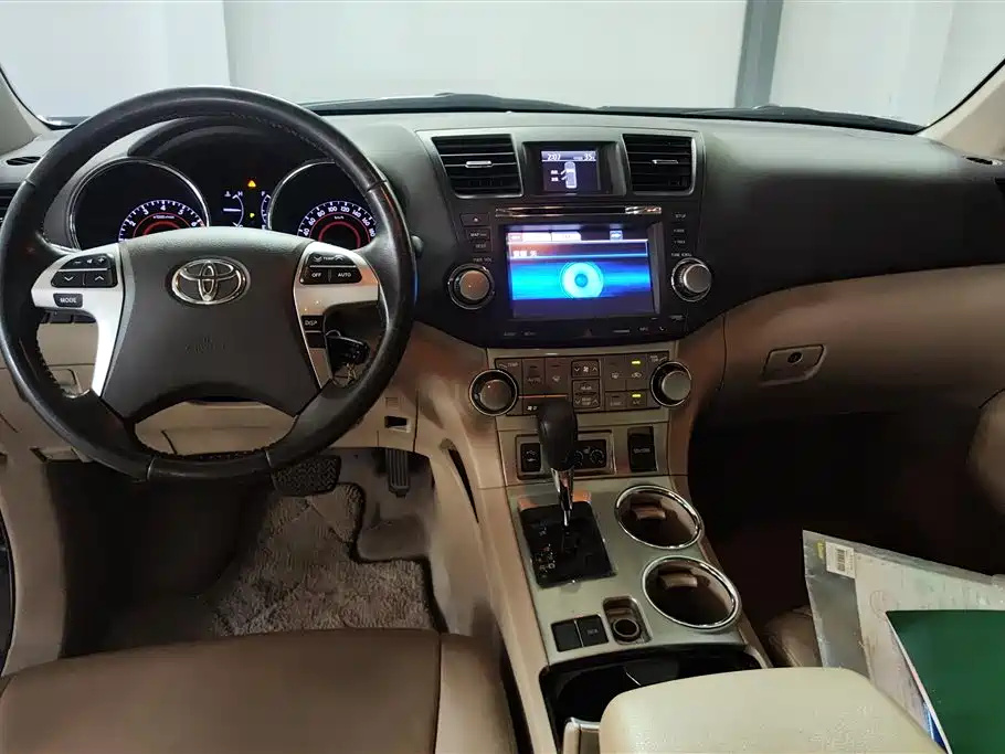Toyota Highlander 2014 — фото 12