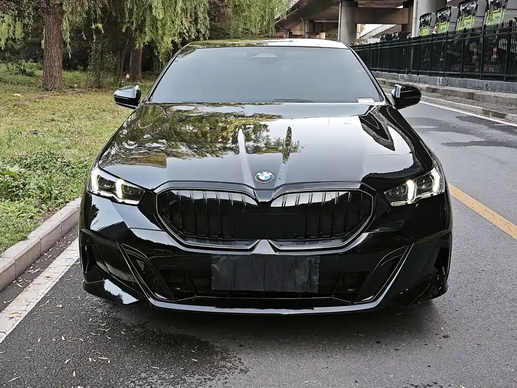 BMW 5 Series 2025