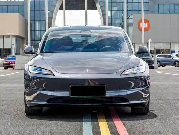 Tesla Model 3 2024