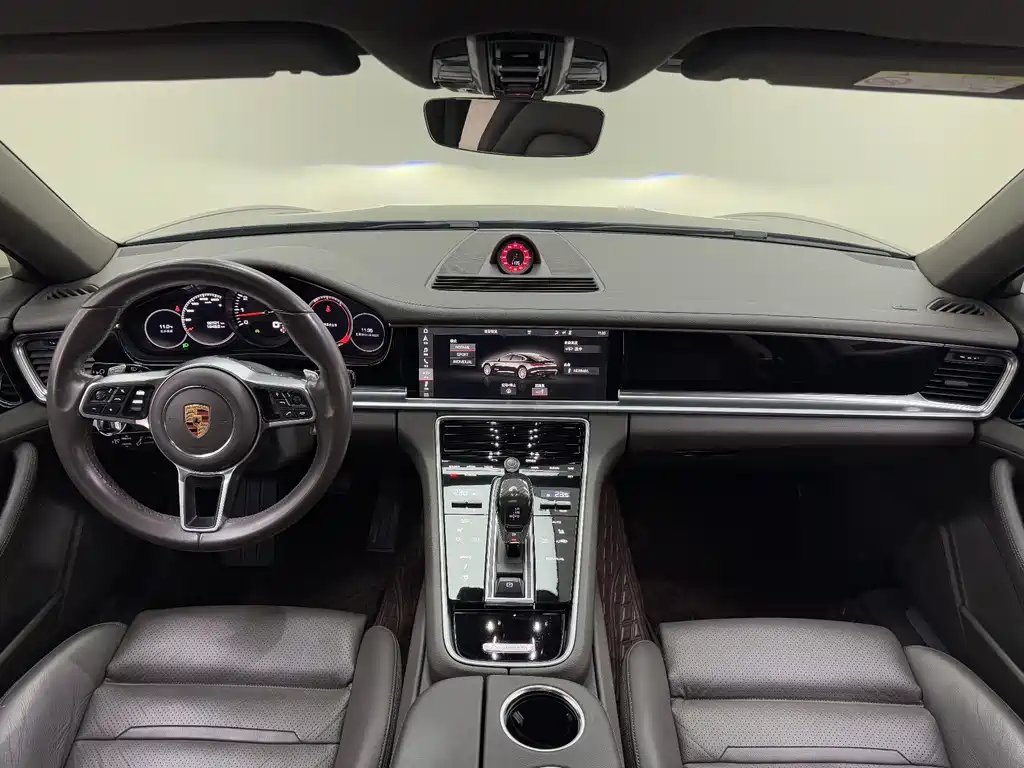 Porsche Panamera 2018 — фото 15