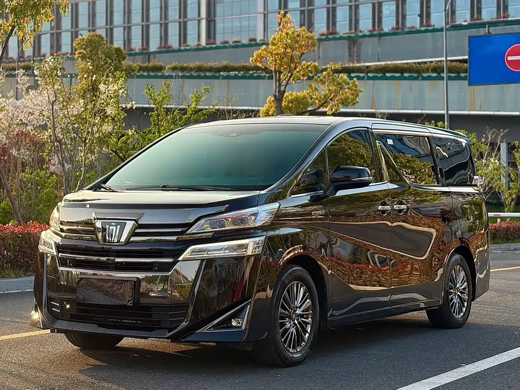 Toyota Vellfire 2021 — фото 1