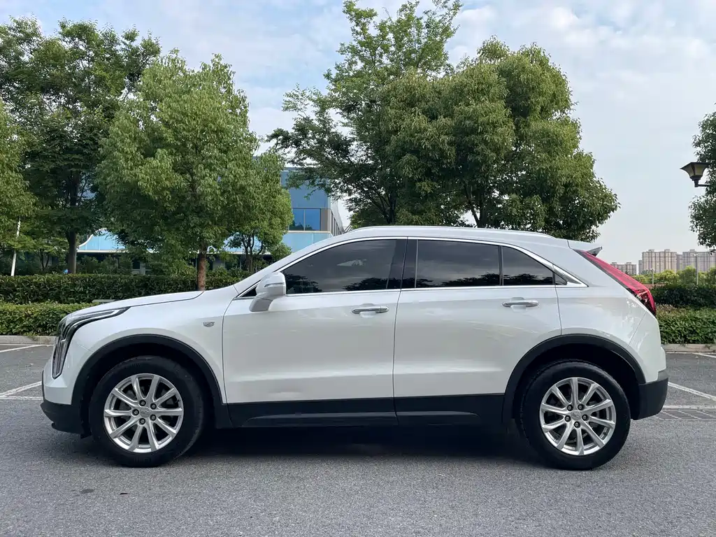 Cadillac XT4 2021 — фото 5