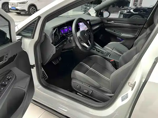 Volkswagen Golf 2021
