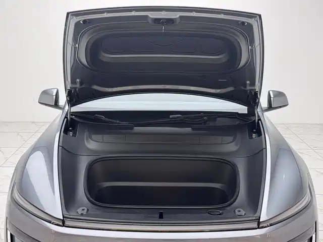 Tesla Model Y 2025 — фото 12