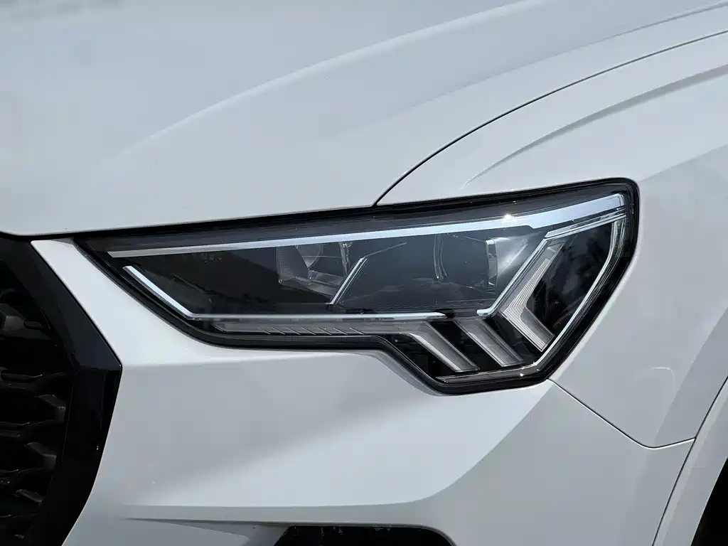Audi Q3 Sportback 2023 — фото 13