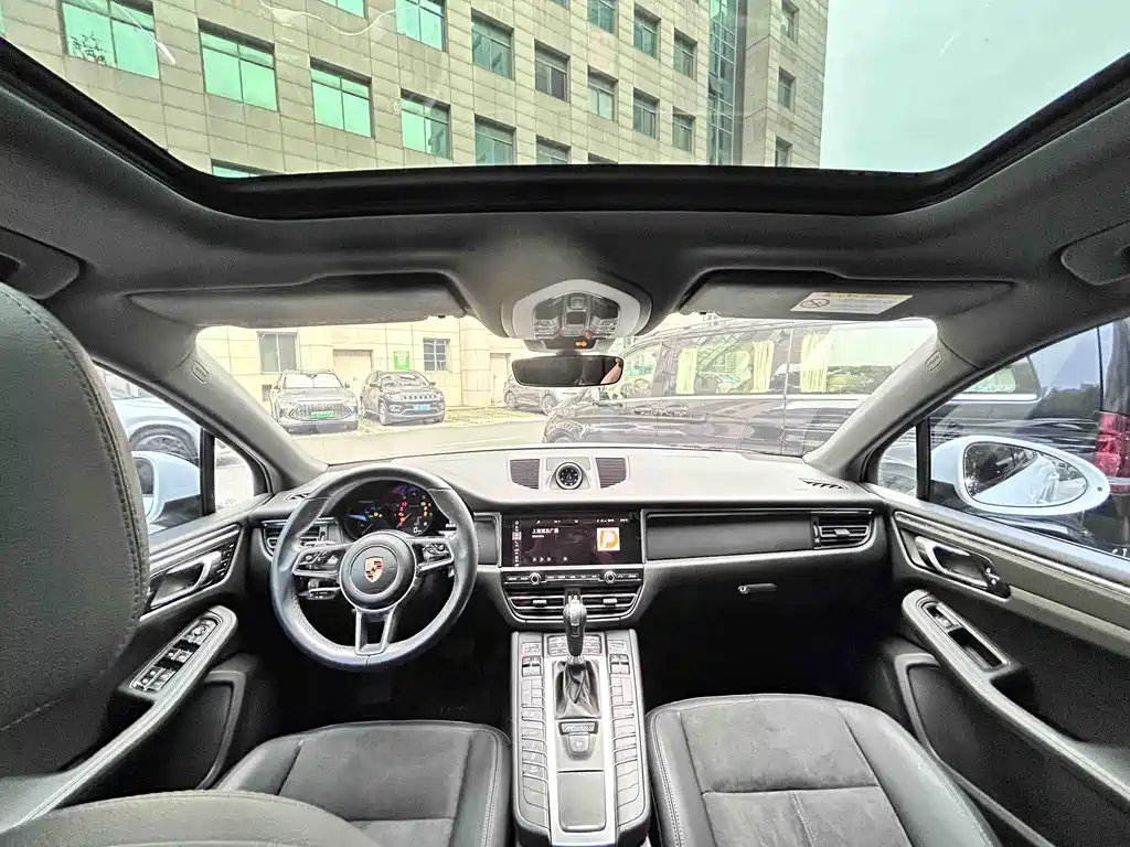 Porsche Macan 2020 — фото 16