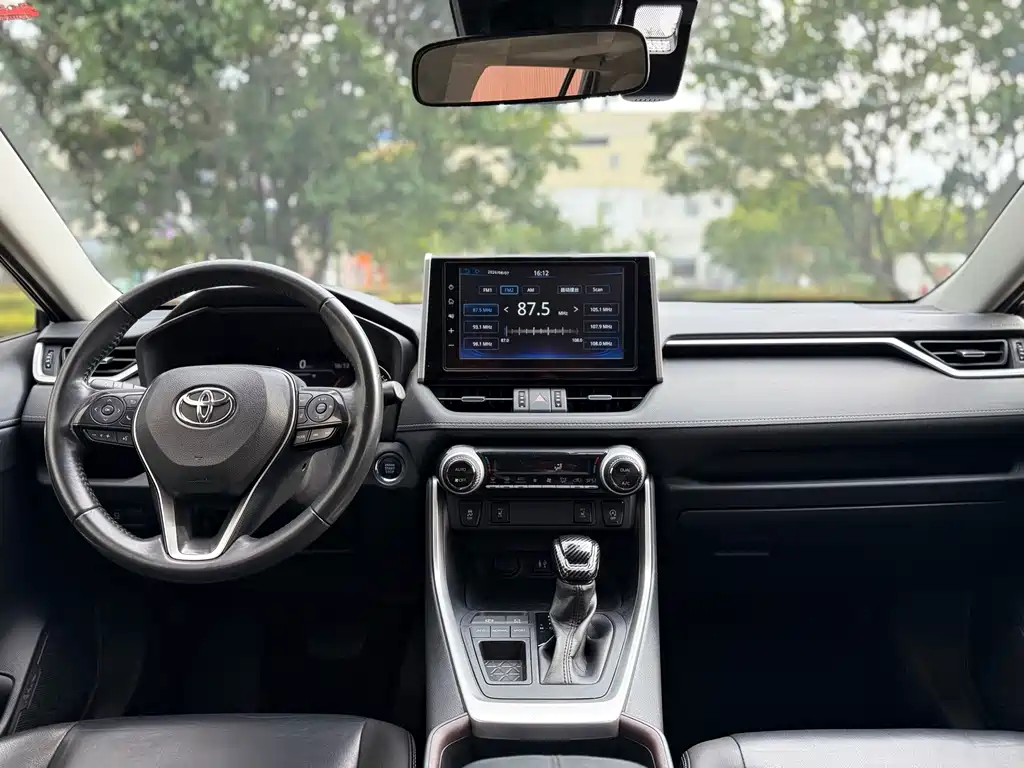 Toyota RAV4 2020 — фото 22